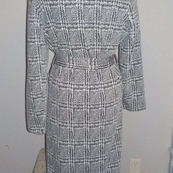 SHINESTAR COLLECTION MS SIZE LARGE BLACK AND WHITE PLAID BELTED WAIST MIDI COAT - Picture 8 of 9